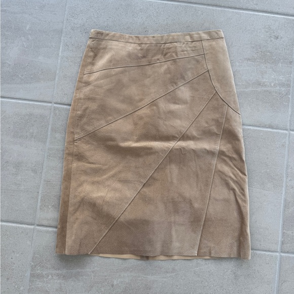 BCBGMaxAzria tan 100% leather pencil skirt - size 0 - gorgeous design - Picture 1 of 7
